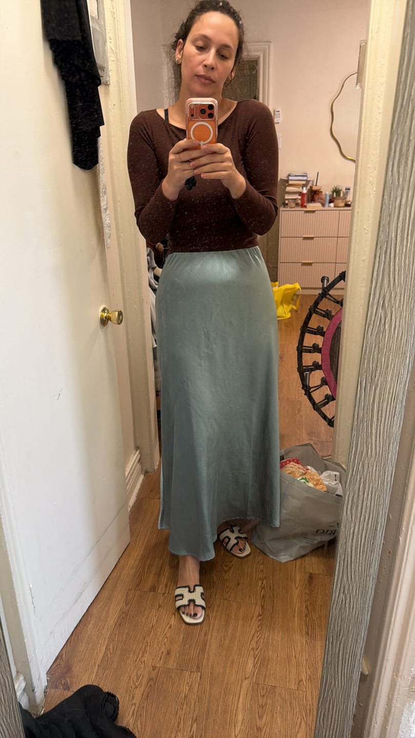 Customer photo review of Essential Slip Skirt Maxi 2.0