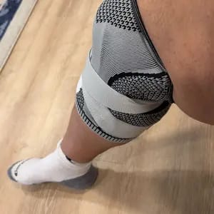 Customer photo review of Supporto Compressivo per Ginocchia con Doppio Bracciale Sportivo