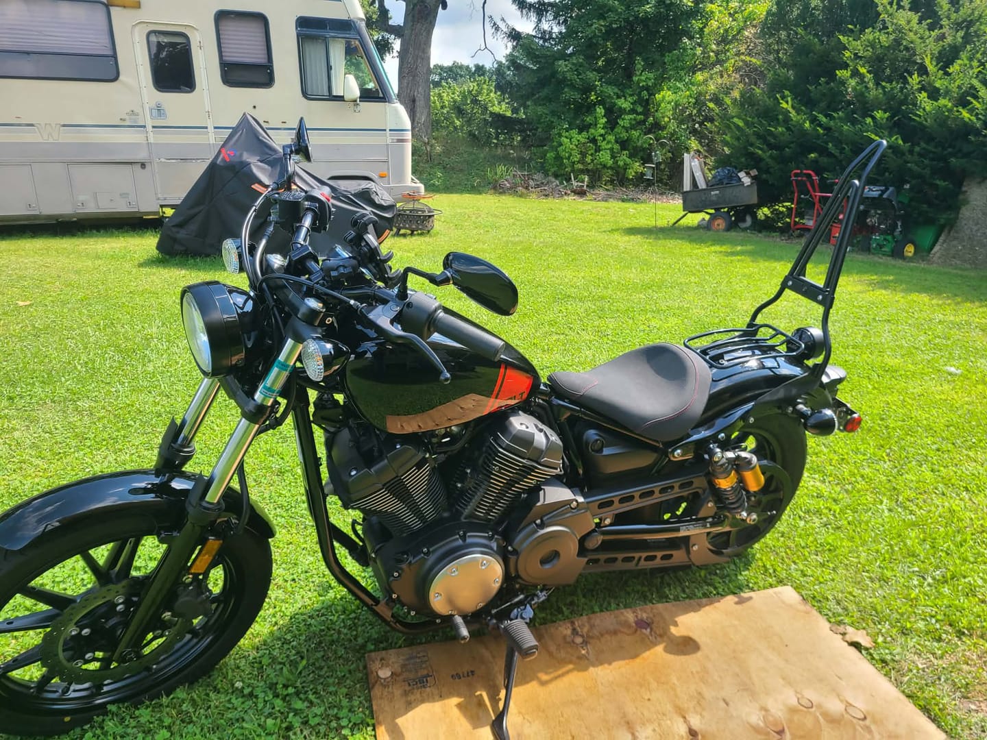 Customer photo review of Iron Born Blade 25" Yamaha Bolt Sissy Bar with Foldable Luggage Rack Matte Black