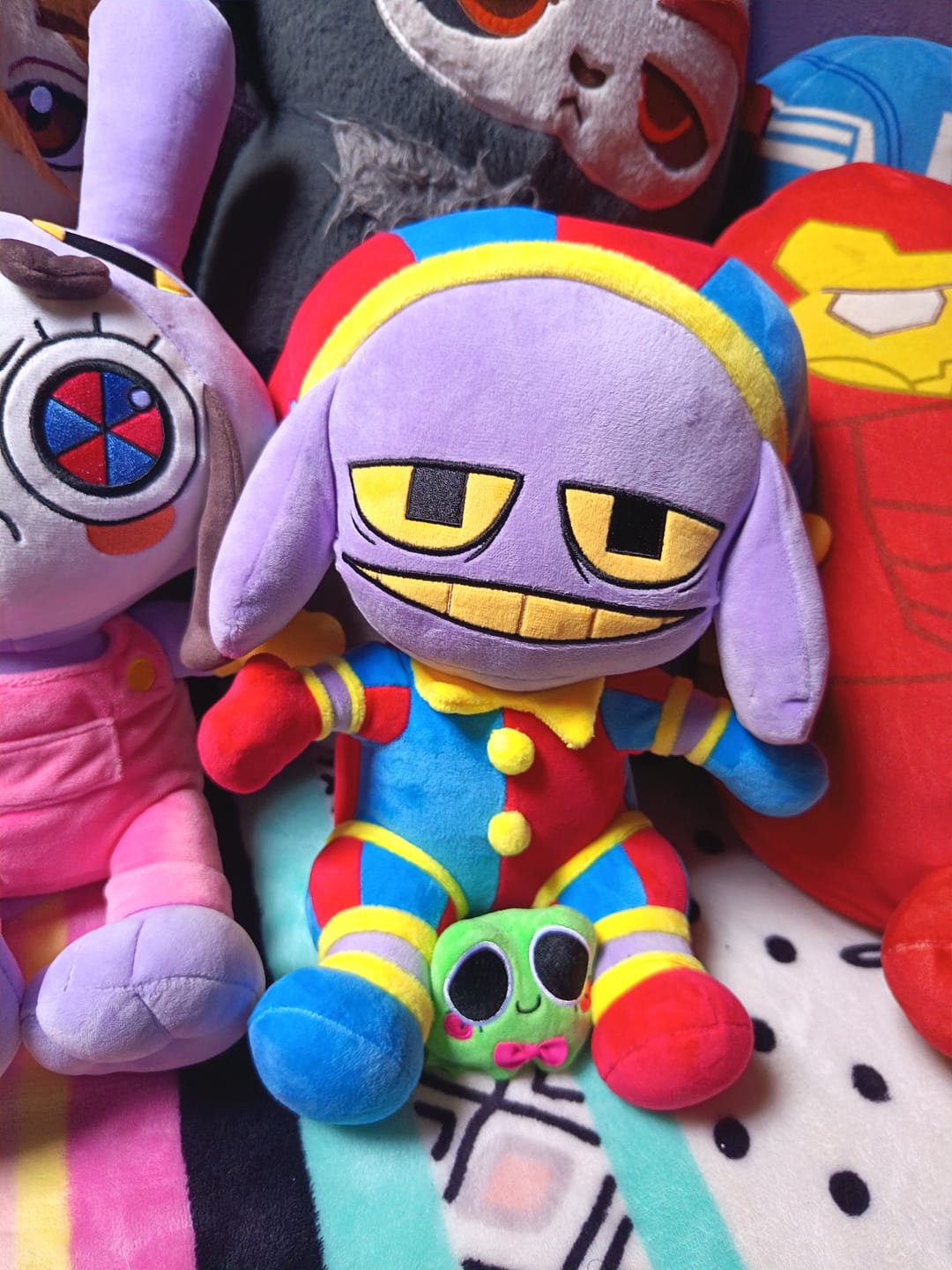 Customer photo review of Pomni-Suit Jax Plush