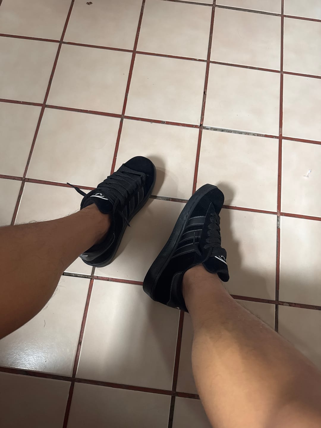 Customer photo review of Tenis 2000s Negro Total