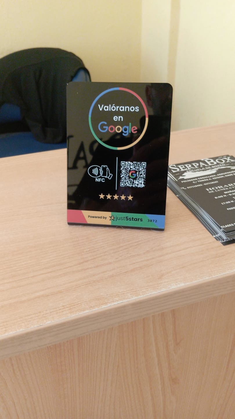 Customer photo review of Expositor Reseñas Google NFC & QR (ES)