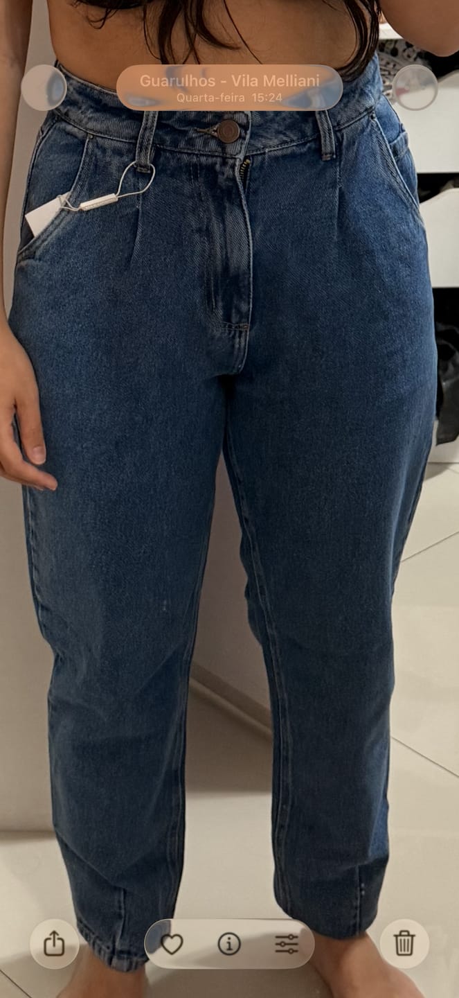 Customer photo review of Calça Jeans Slouchy Cacau Azul Médio