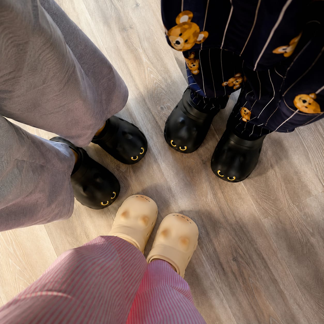 Customer photo review of Mimiu™ Ultra-Light Paw Print Clogs