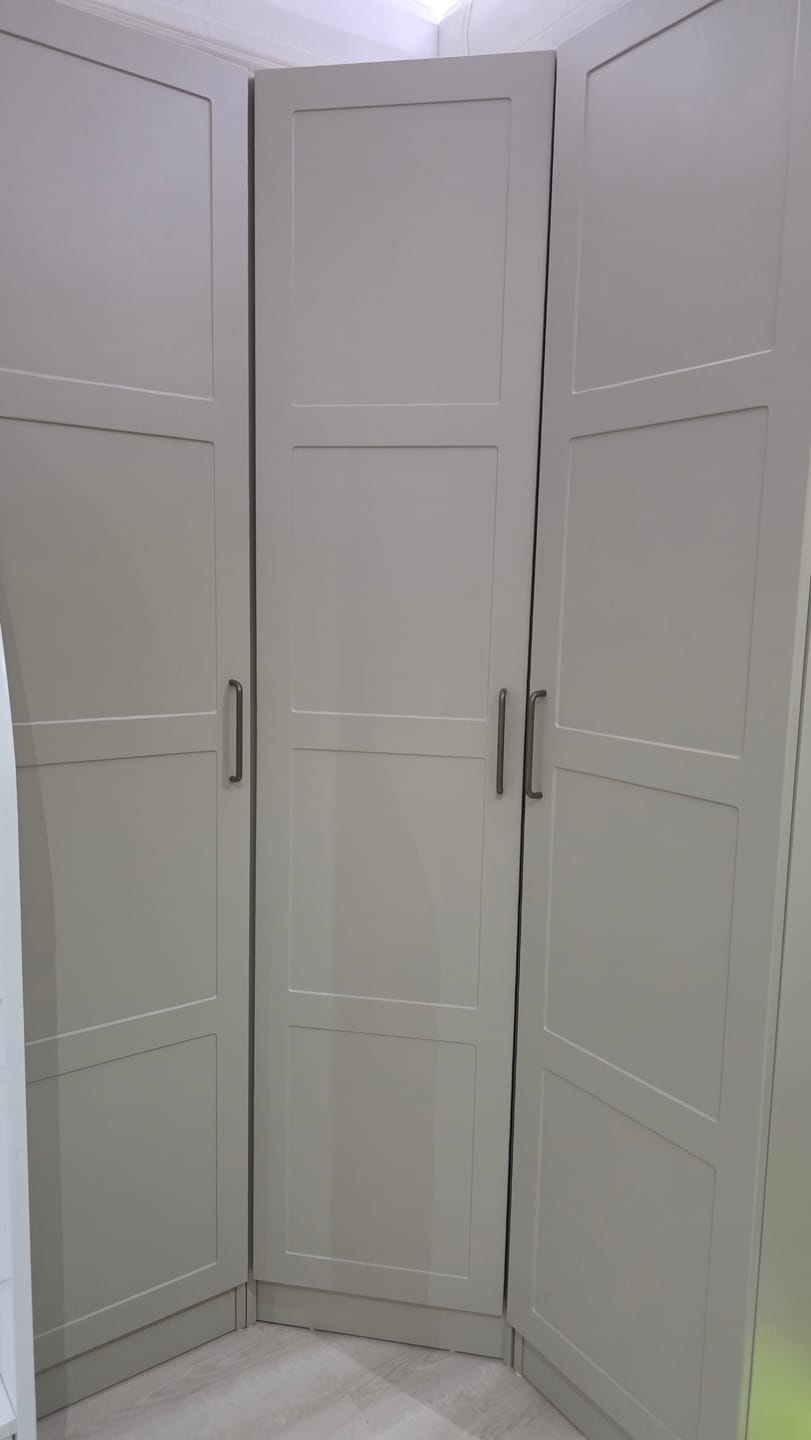 Customer photo review of Rani BA278 Membran Kapaklı Gardırop Tek Kapaklı 5 Raflı Elbise Dolabı Kumtaşı