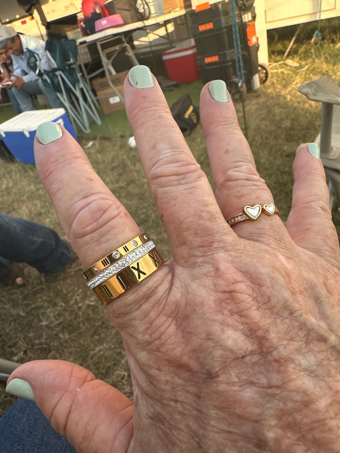 Customer photo review of Anel Aro Triplo Algarismo Romano Banhado em Ouro 18K