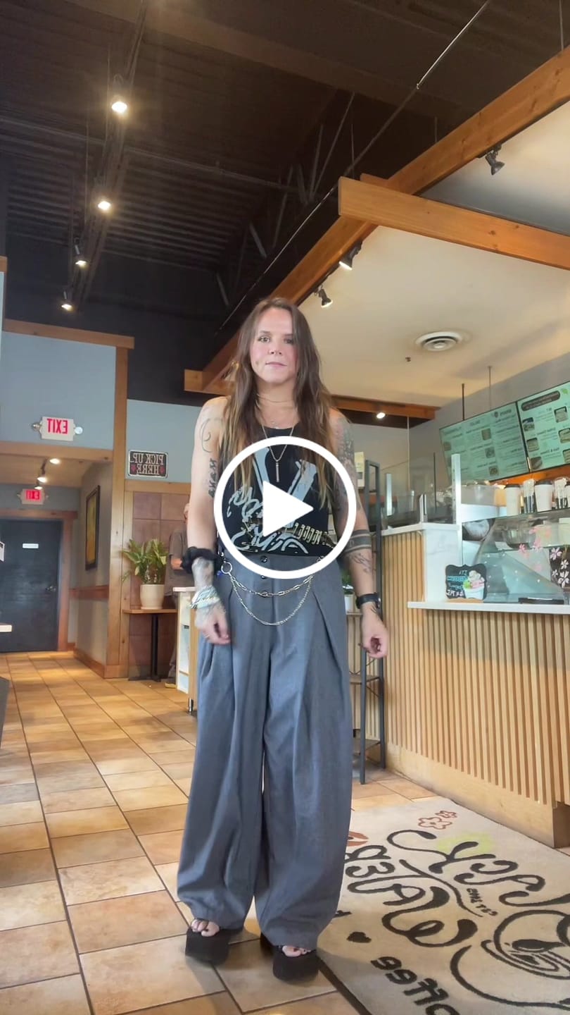 Customer video review of Aelfric Eden Pleated Baggy Barrel Pants