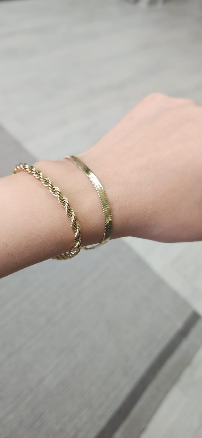 Customer photo review of Essentials Bracelet
