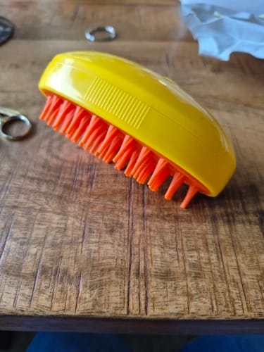 Customer photo review of Cepillo Mascotas con vaporizador