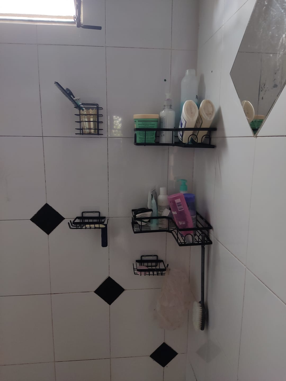 Customer photo review of Set de 5 Estantes para Baño con Esquineros Autohadesivo | CornerNest
