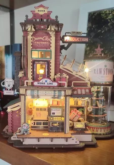 Customer photo review of ROKR Christmas Dream Gift Factory Wooden Music Box