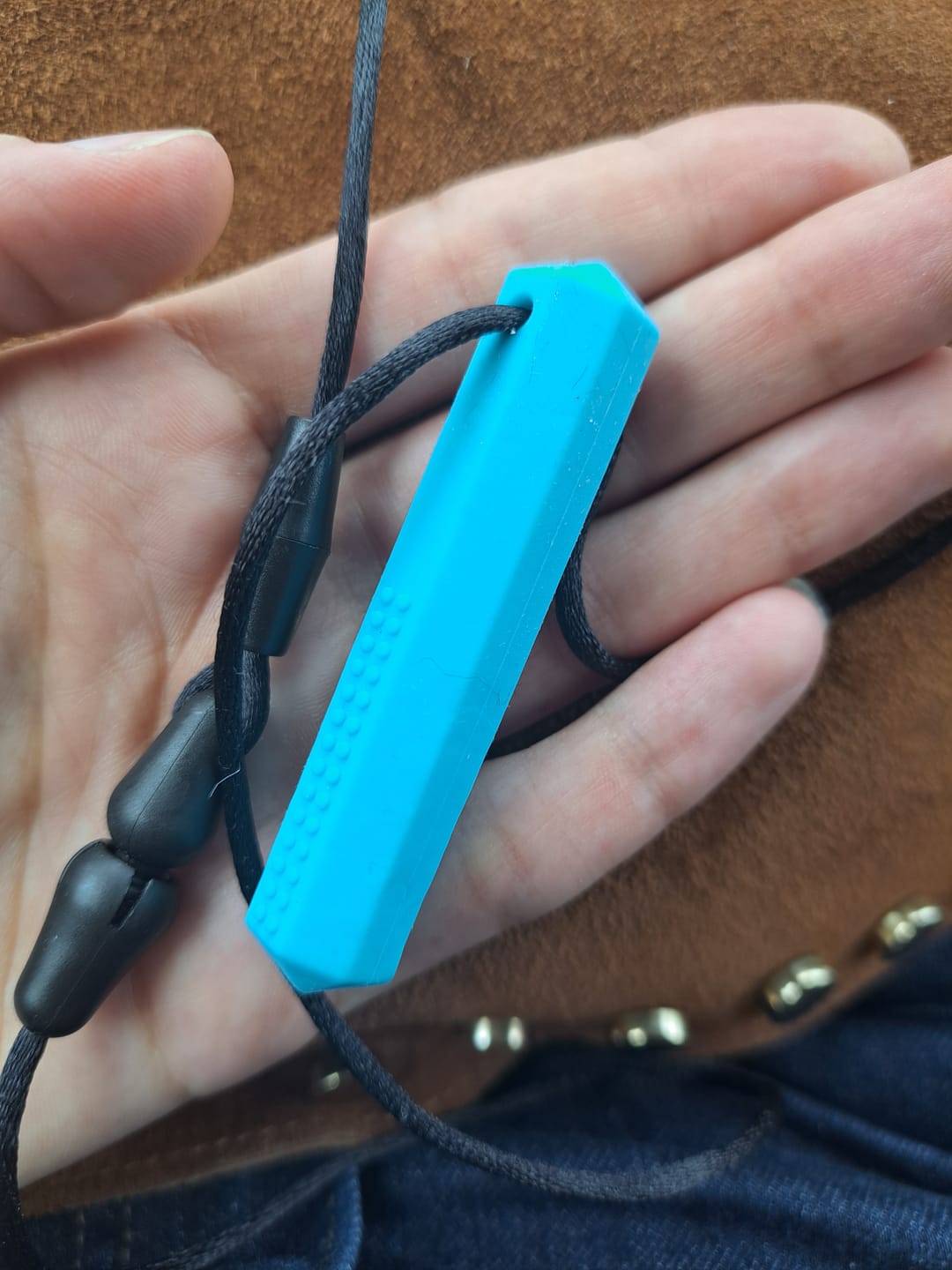 Customer photo review of Collier à mâcher anti-stress pierre précieuse