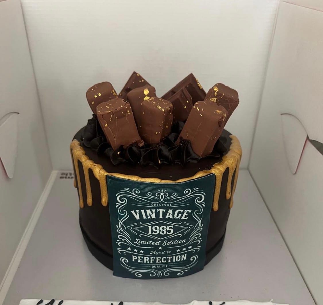 Customer photo review of Gold drip birthday Cake