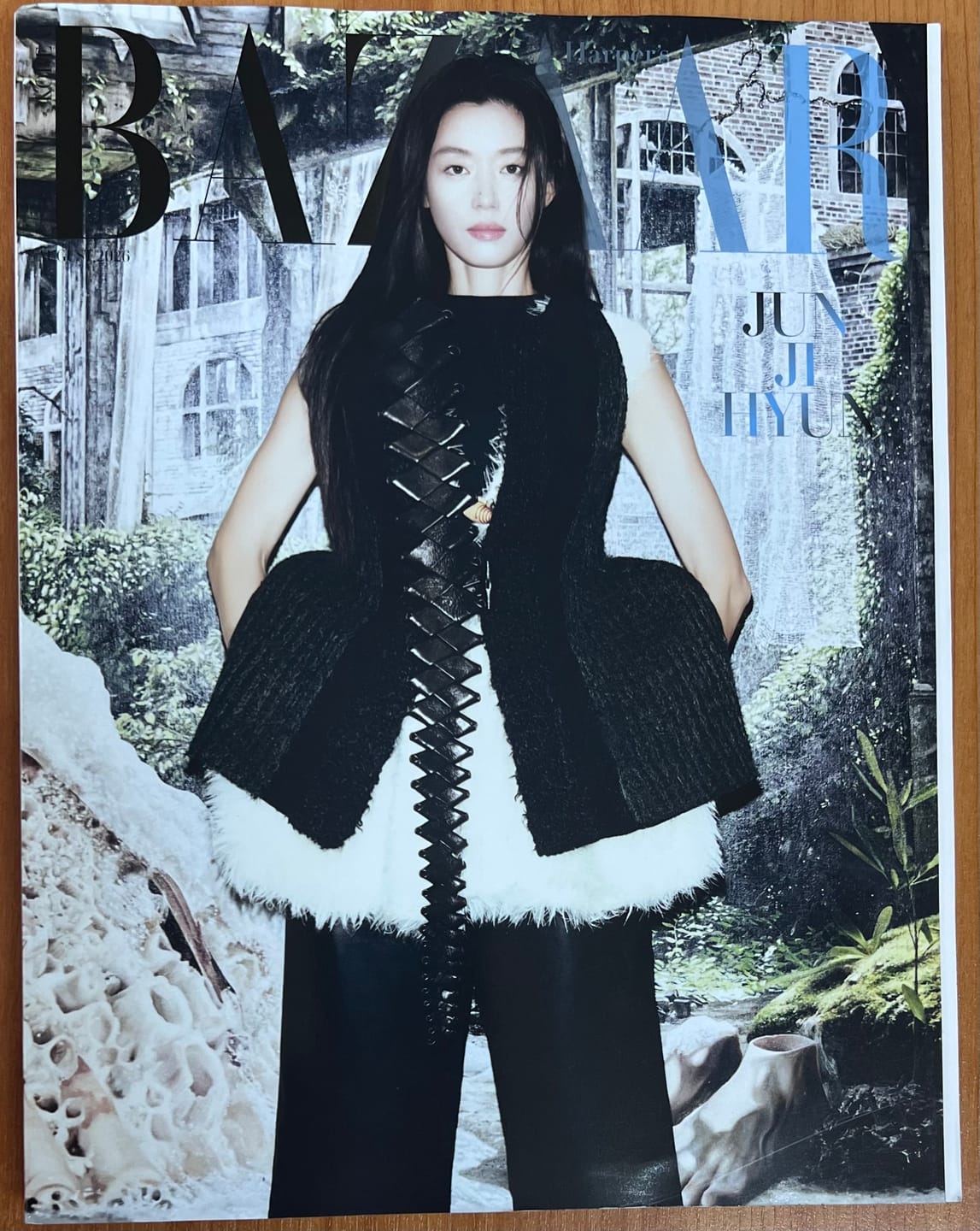 Customer photo review of HARPER'S BAZAAR - [2026, August] - Cover : JUN JI HYUN