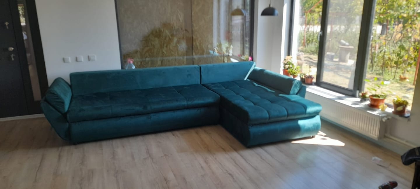 Customer photo review of Colțar extensibil dumonde cu ladă de depozitare Loana XL Monolith Verde II 335x185 cm