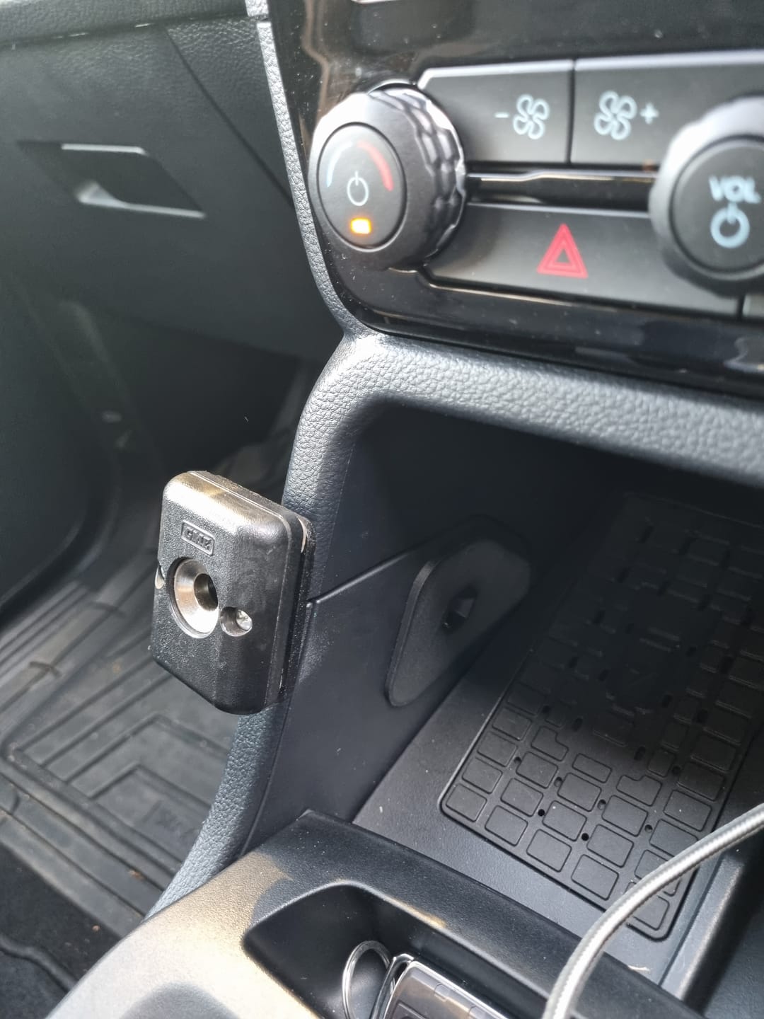 Customer photo review of UHF Handpiece Mount - Ford Ranger NextGen & Super Duty & Everest - Centre Console