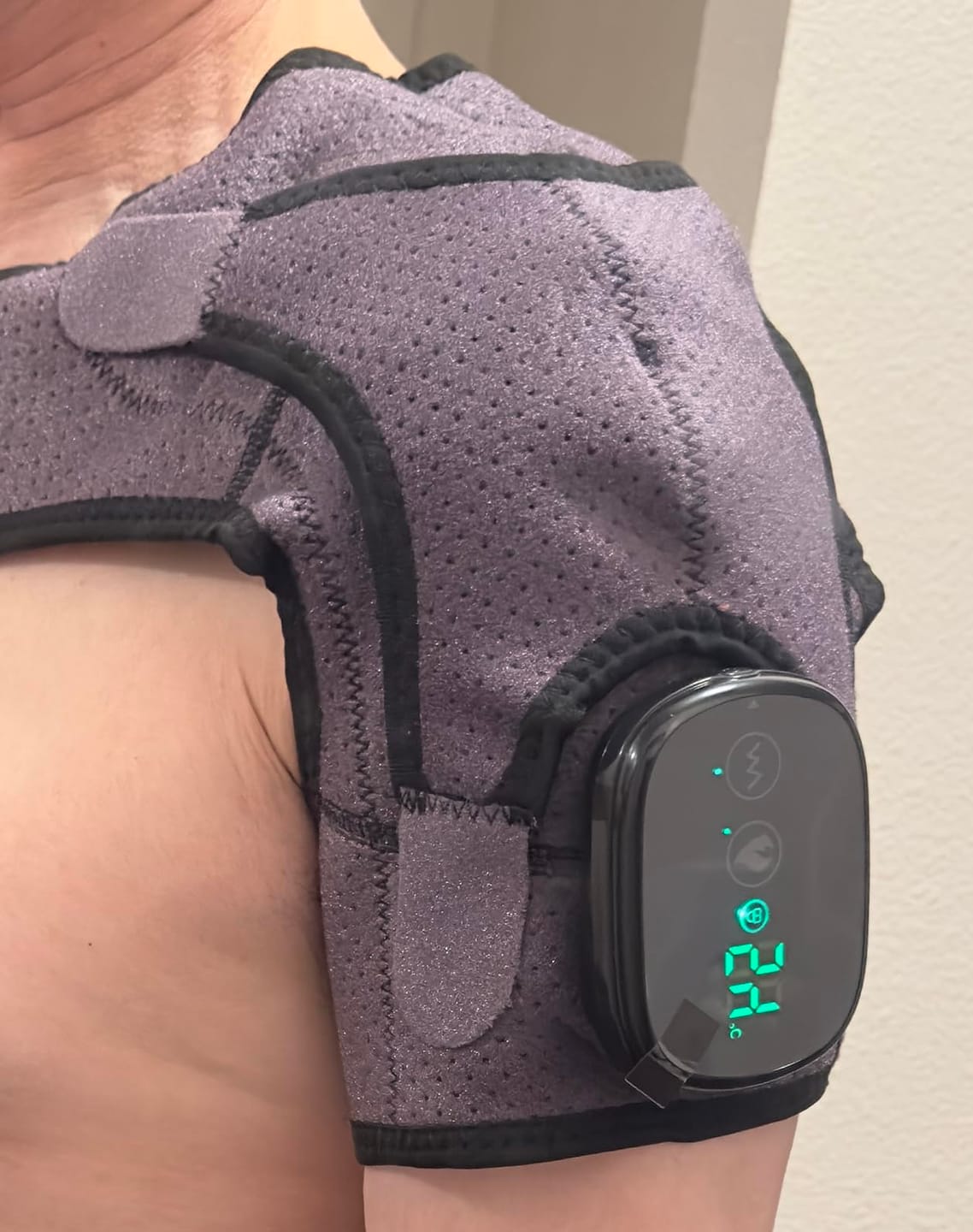 Customer photo review of Wisemed Shoulder Massager