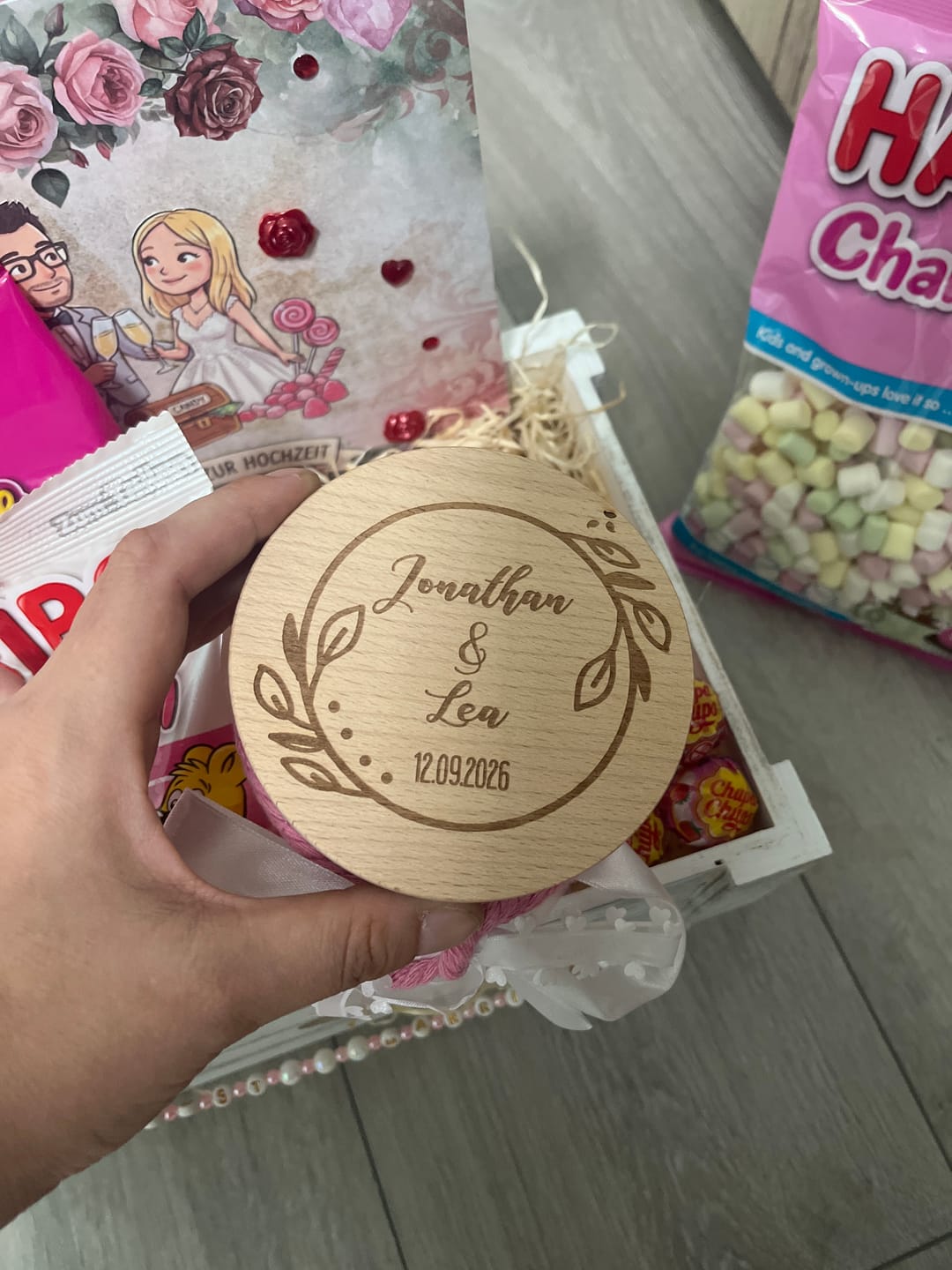 Customer photo review of Graviertes Vorratsglas mit Holzdeckel - Zur Hochzeit