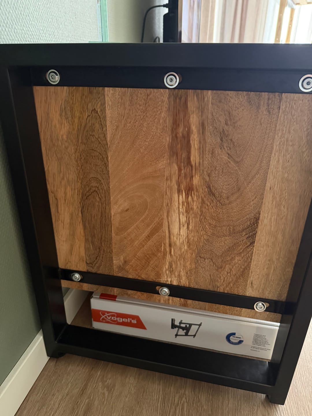 Customer photo review of Britt TV-Meubel met Lade Mangohout en Staal