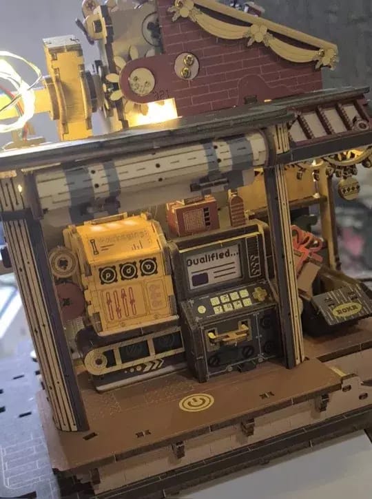 Customer photo review of ROKR Christmas Dream Gift Factory Wooden Music Box