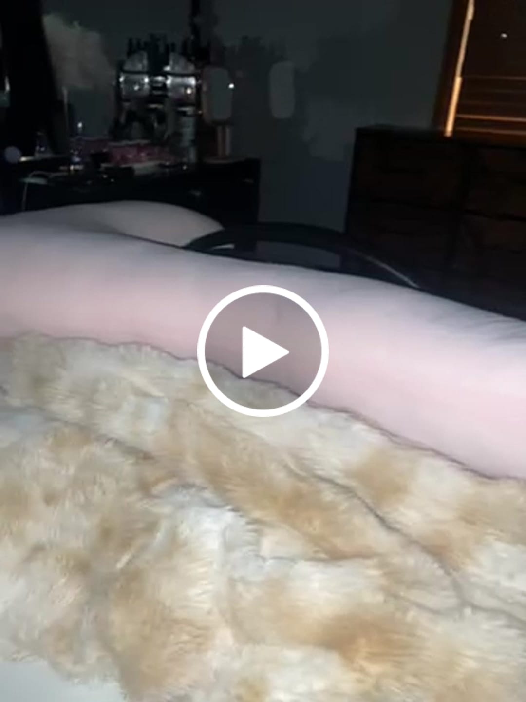 Customer video review of BodyAlign Cooling Pillow