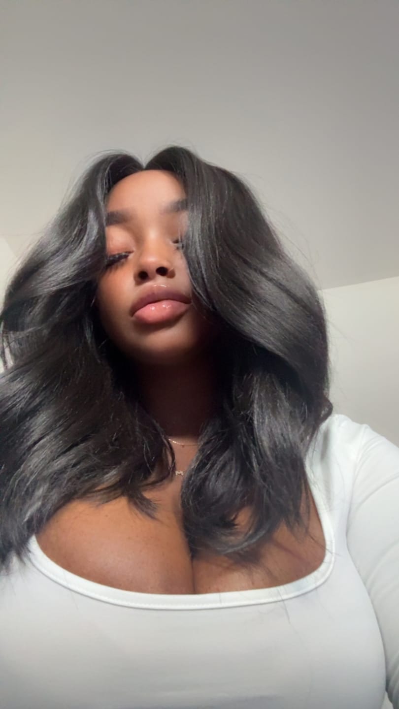 Customer photo review of Outre Airtied Glueless Human Hair Blend 13x6 HD Lace Front Wig - LOOSE BODY WAVE 18" - 100% Fully Hand-Tied