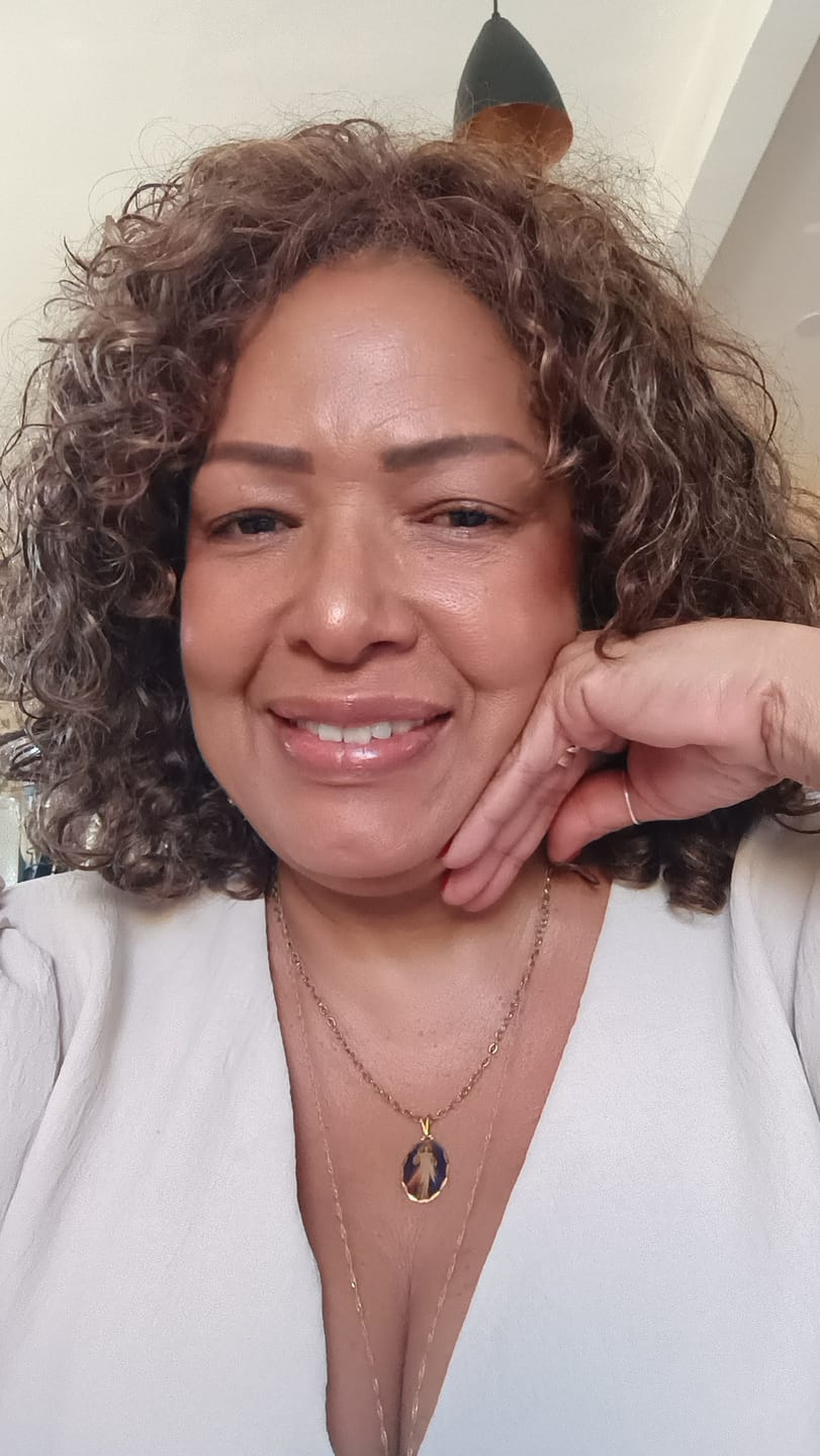 Customer photo review of Wig Humana Processada Taís - Morena Iluminada 427