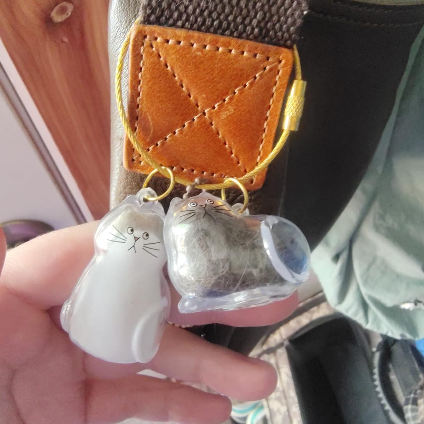 Customer photo review of Llavero para guardar pelo de mascota