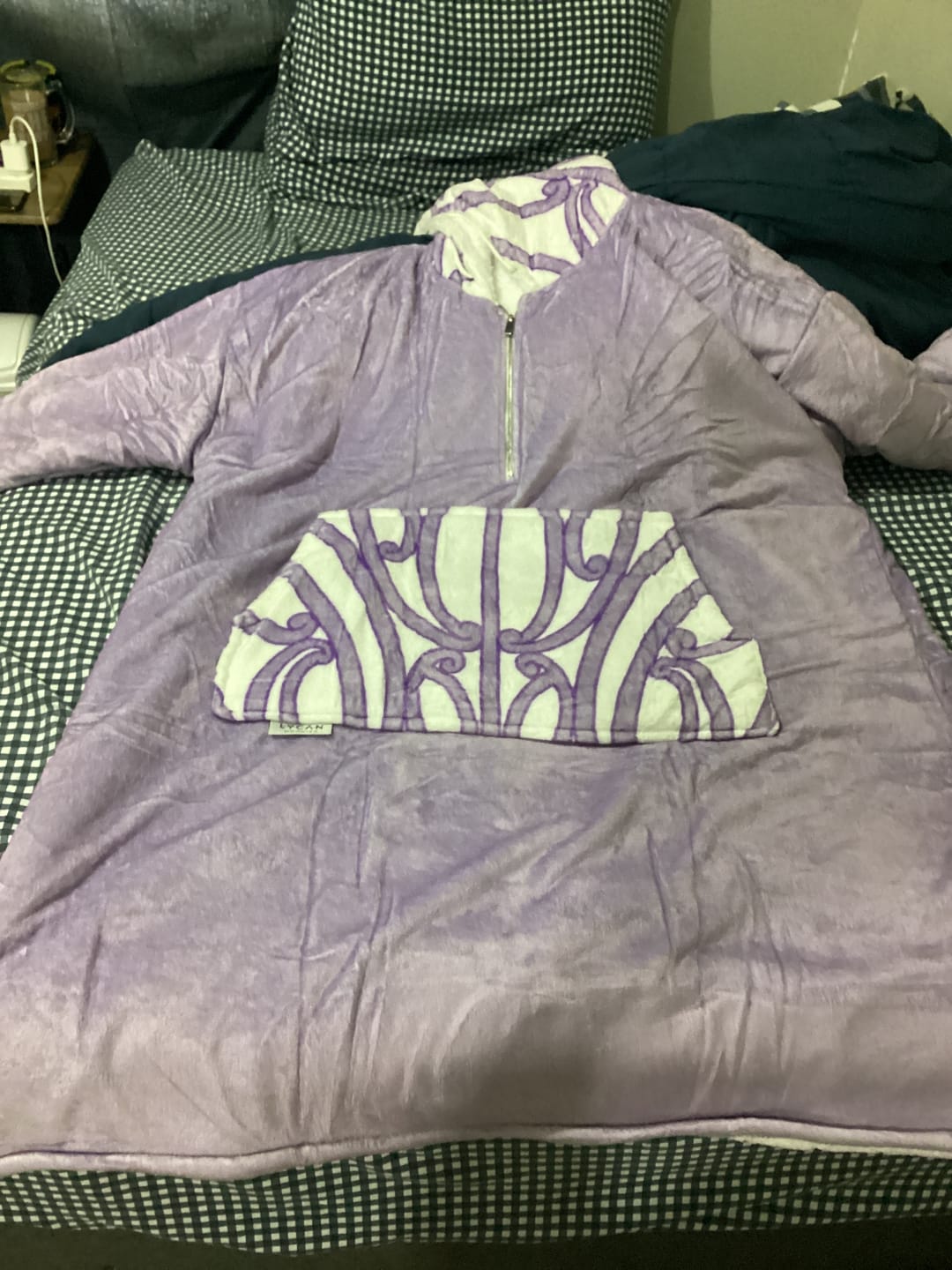 Customer photo review of EXTRA LONG ADULT BLANKET HOODIE - WAIPOROPORO