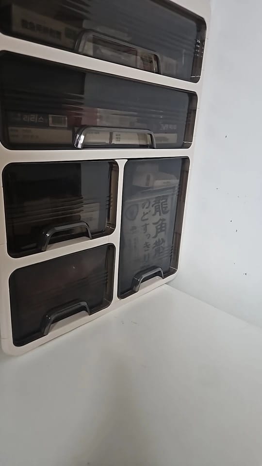 Customer photo review of Drawer Medicine Storage Box - Layered Family Medicine Organizer with Large Capacity