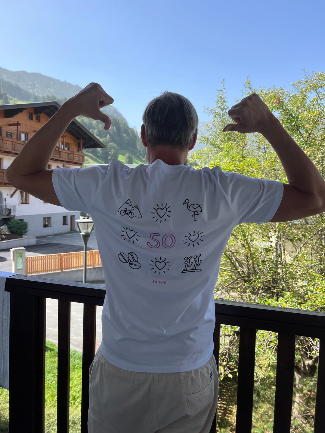 Customer photo review of Personalisiertes Premium T-Shirt aus Bio-Baumwolle – Unisex