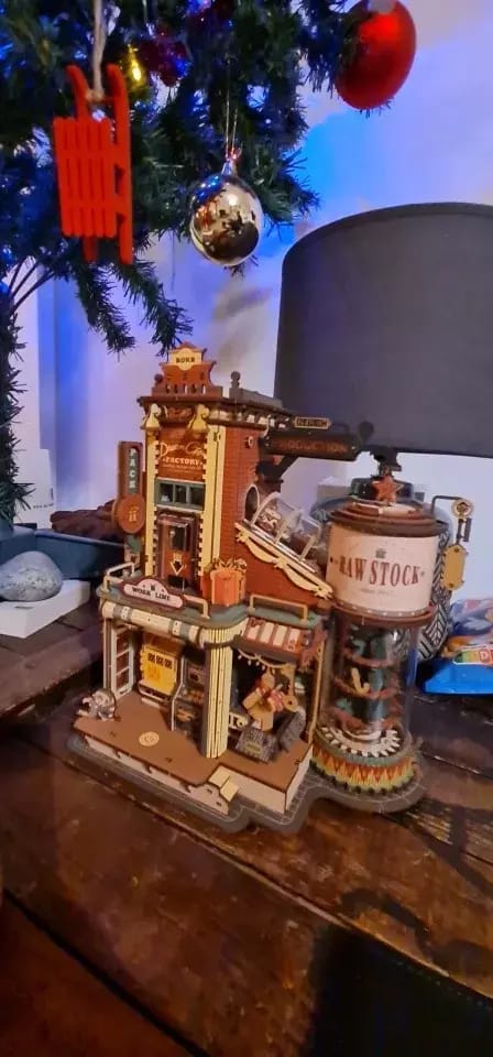 Customer photo review of ROKR Christmas Dream Gift Factory Wooden Music Box