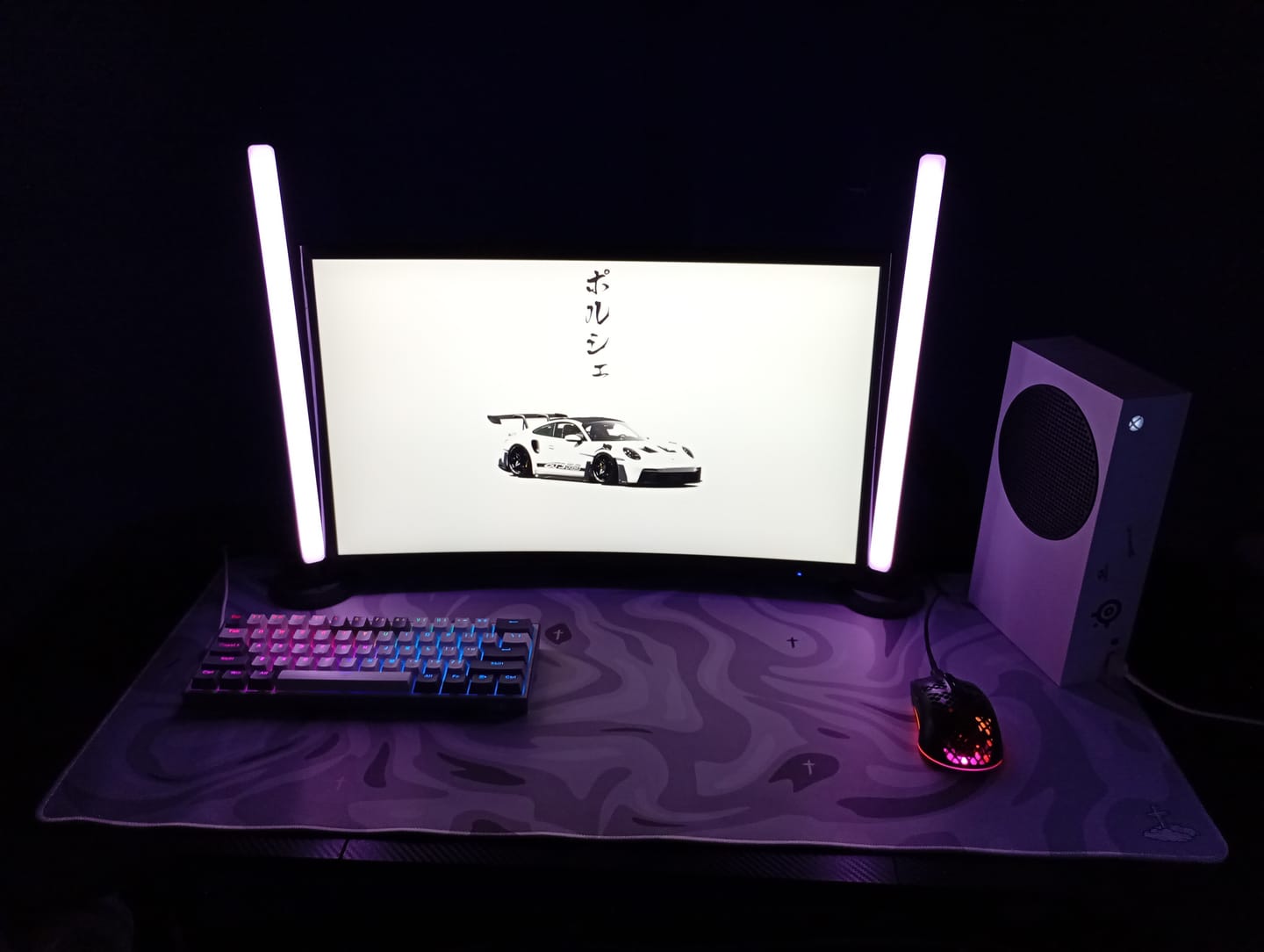 Customer photo review of Liquid White Mousepad