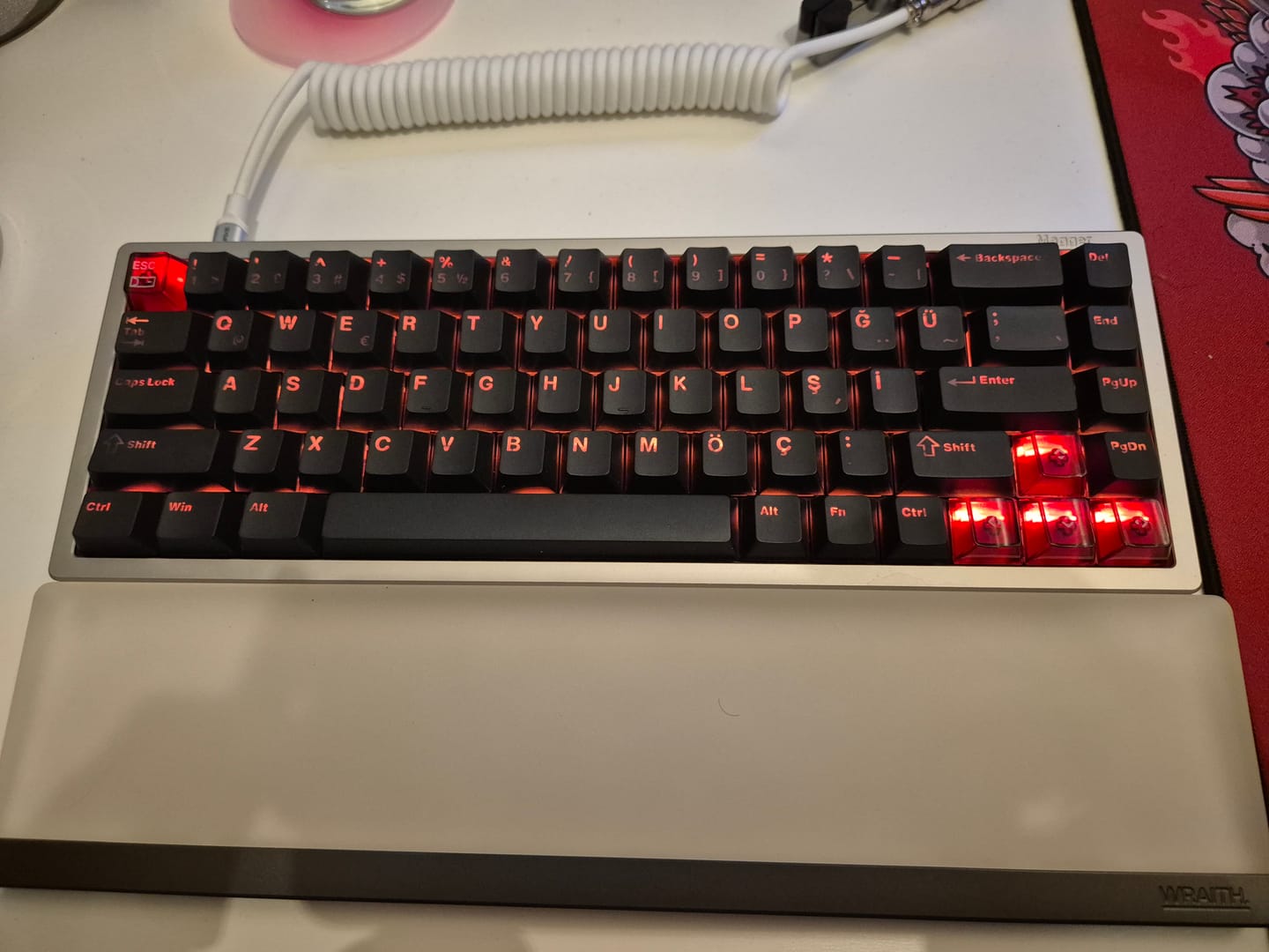 Customer photo review of Wraith Işık Geçirgen Çift Enjeksiyonlu PBT Türkçe Tuş Takımı