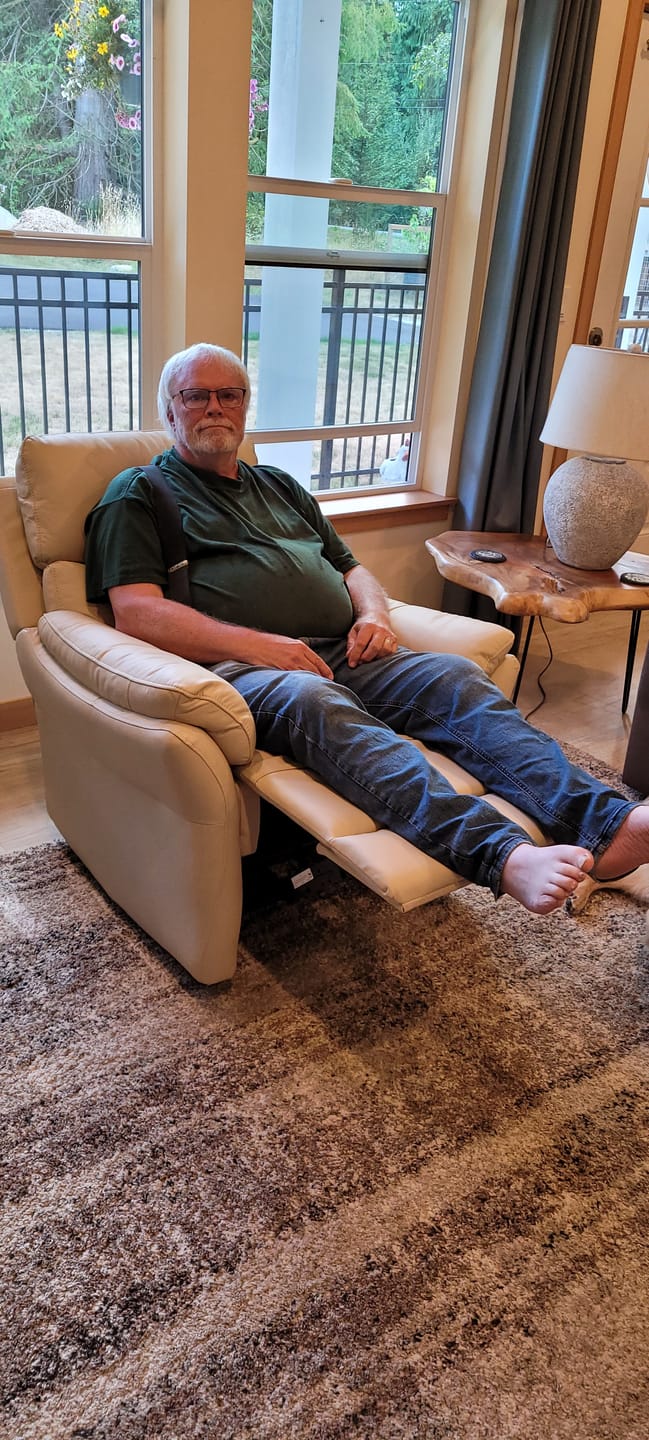 Customer photo review of AIRSKY Manual Top-Grain Leather Ergonomic Recliner with Footrest R1