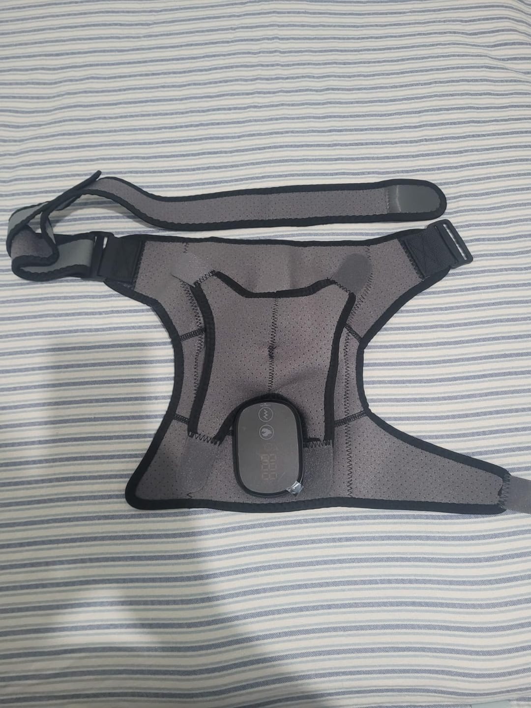 Customer photo review of Wisemed Shoulder Massager