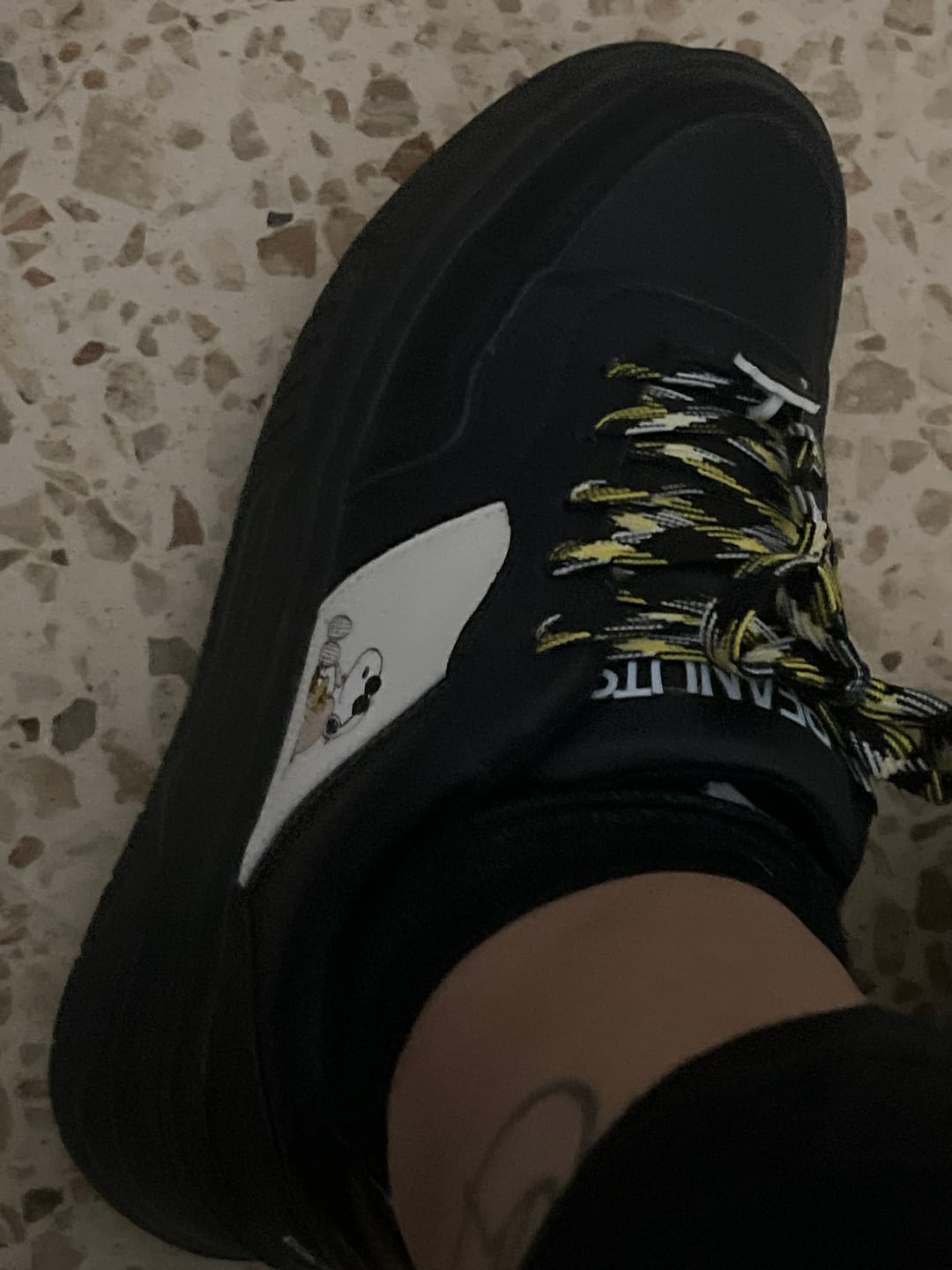 Customer photo review of Tenis Urbano Peanuts Triple para Mujer Negro