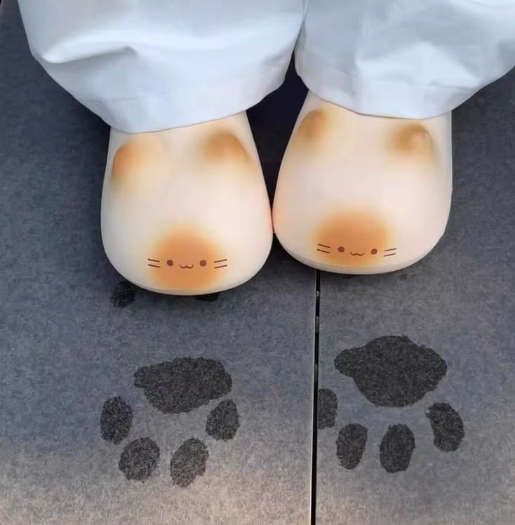 Customer photo review of Miuva Kitty – Cat Paw Prints