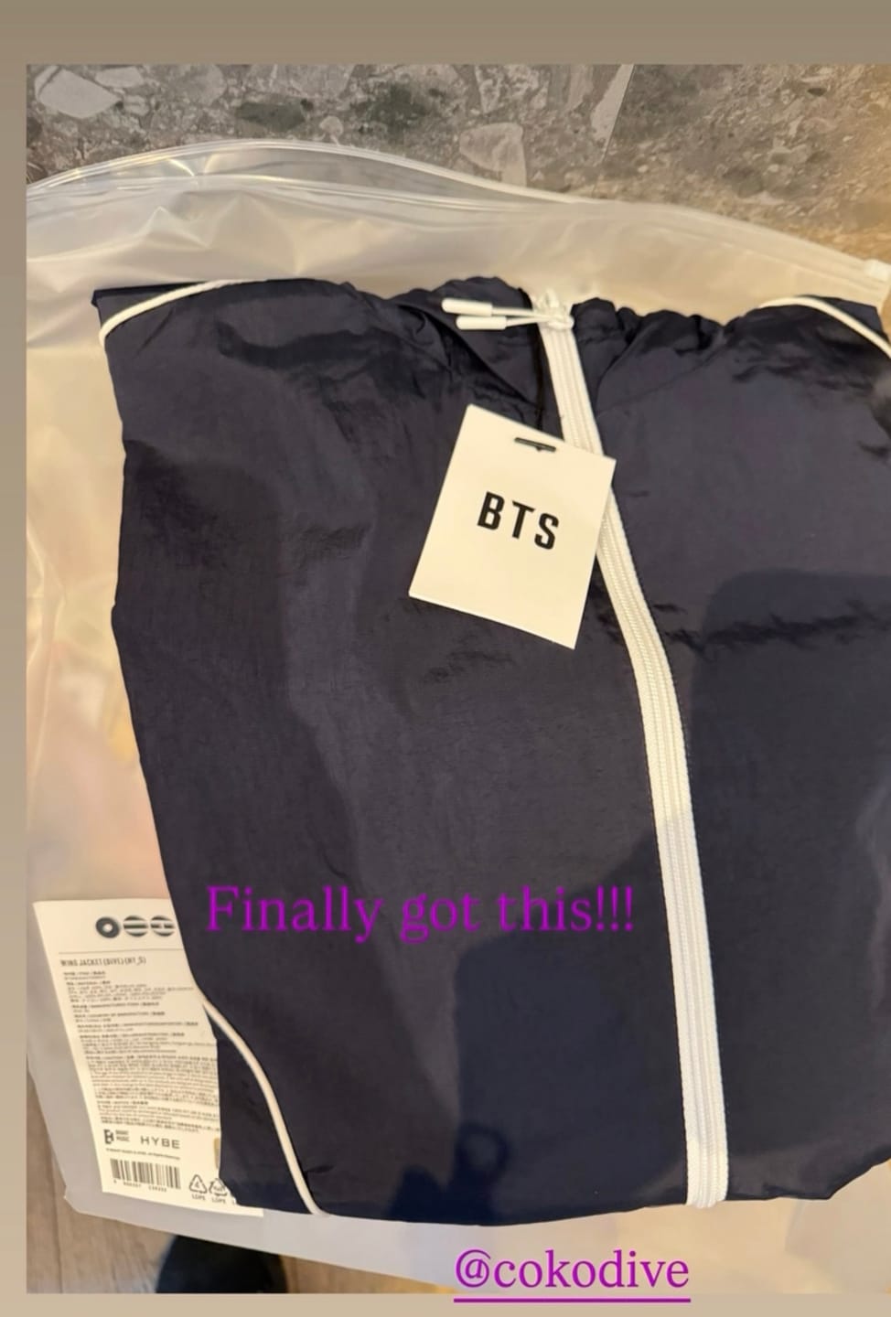 Customer photo review of [4TH PRE-ORDER] BTS - SWIM OFFICIAL MD WIND JACKET (DIVE)