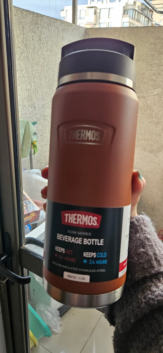Customer photo review of BOTELLA HIDRATACIÓN ICON ACERO INOXIDABLE 1.2LT SADDLE