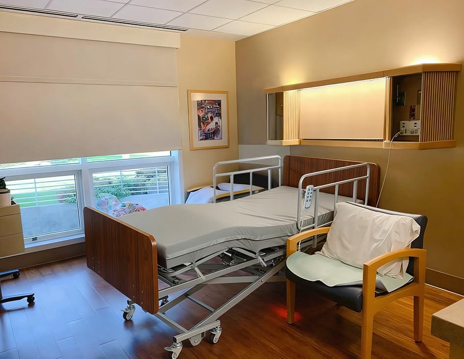 Customer photo review of SLD-A31-421 3-Function Full Electric Ultra Low Hospital Medical Bed