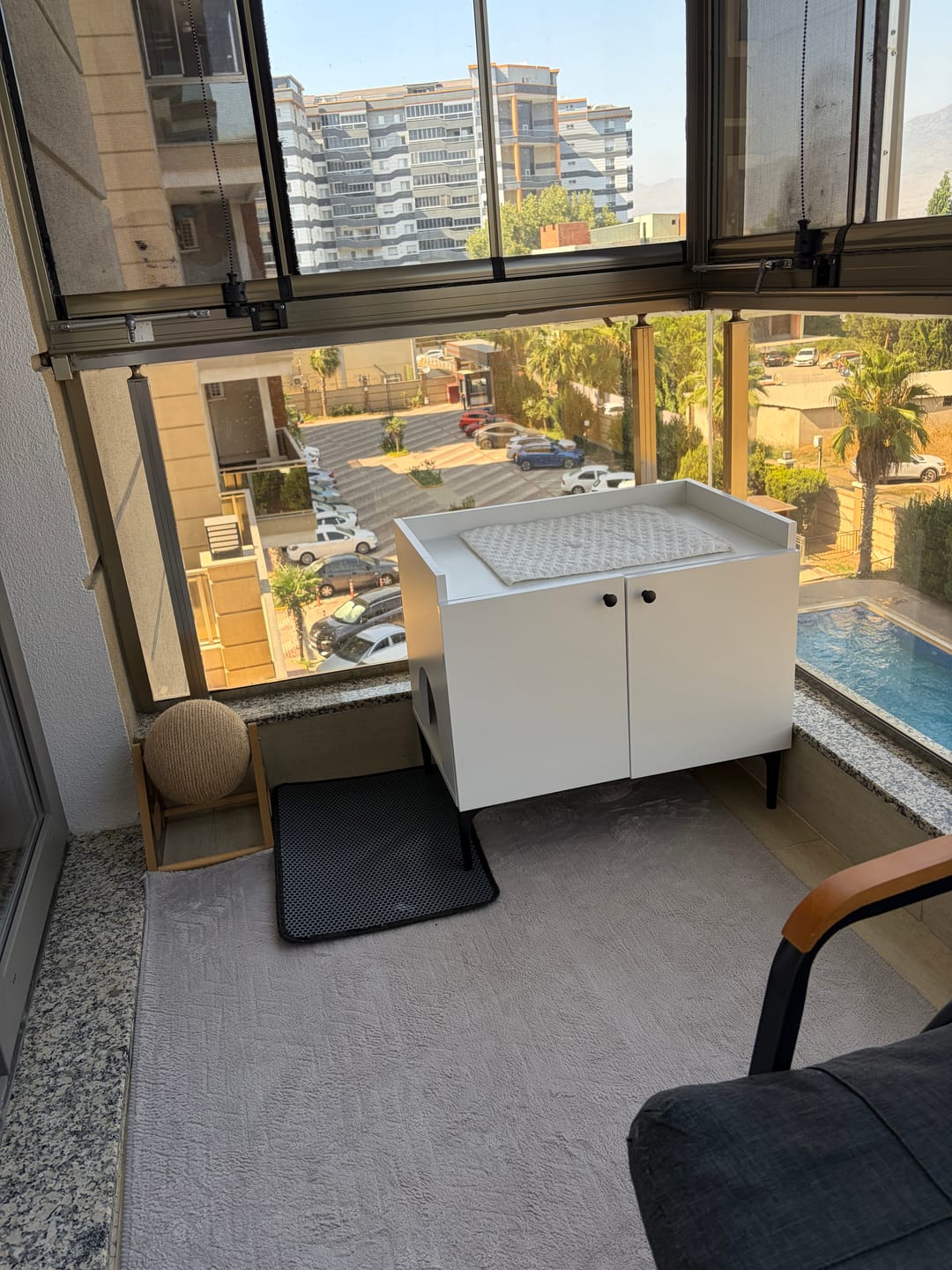 Customer photo review of Rani PA101 Kedi Mobilyası Çok Amaçlı Dolap Gizli Kedi Tuvalet Dolabı Kedi Evi Beyaz