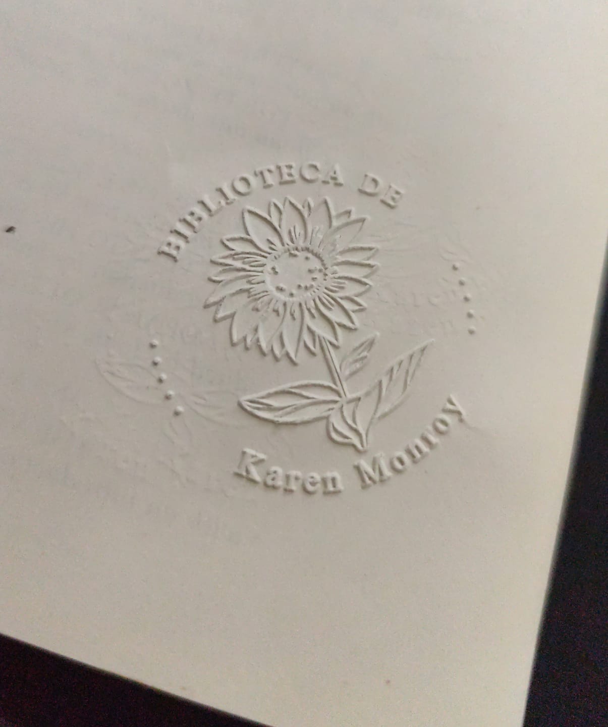 Customer photo review of Sellador de libros personalizado