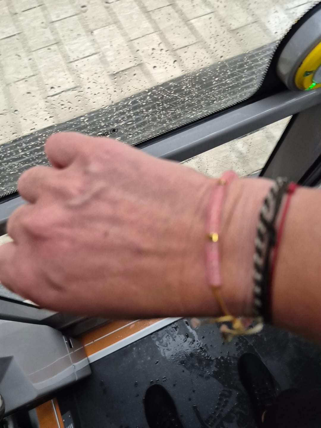 Customer photo review of Rosenquarz Armband - Natur
