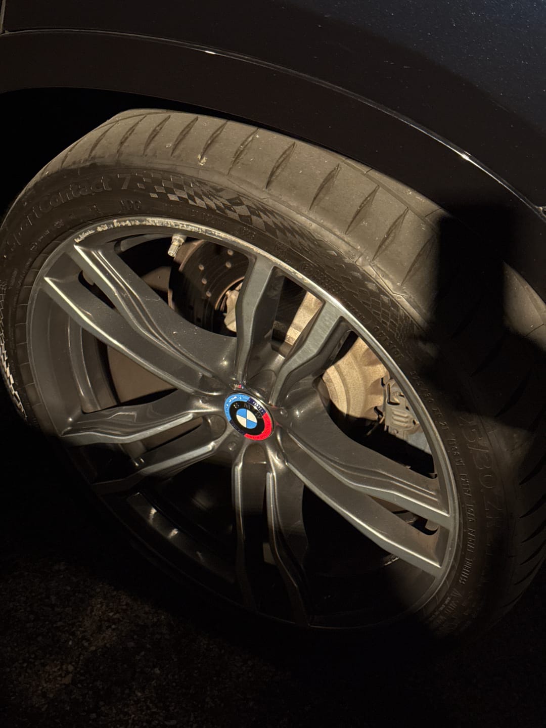 Customer photo review of BMW 50TH ANNIVERSARY V2 FLOATING WHEEL CENTRE CAP SET
