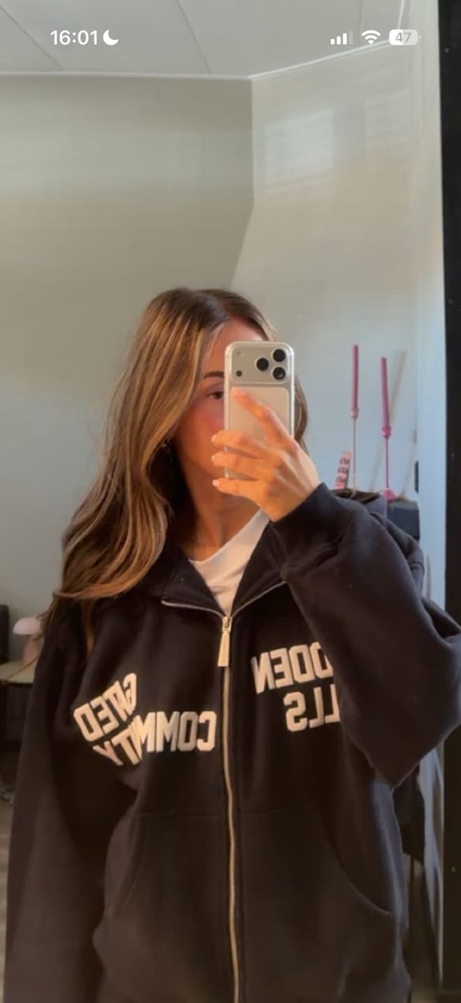 Customer photo review of GATED COMMUNITY ZIP HOODIE NAVY