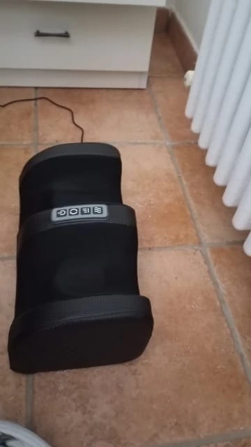 Customer photo review of Electric Shiatsu Foot Massager with Heat