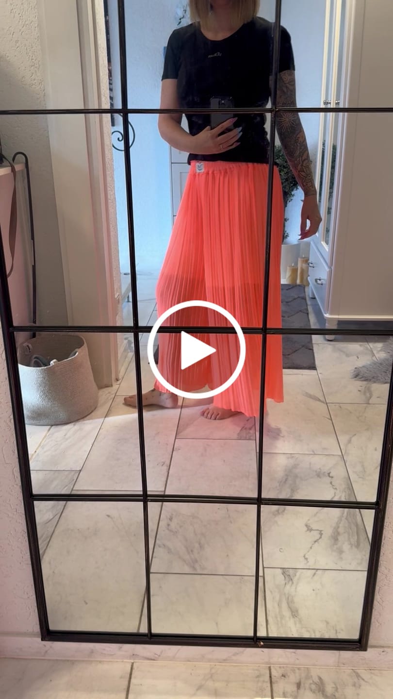 Customer video review of Signature Plisseehose mit Patch LEO