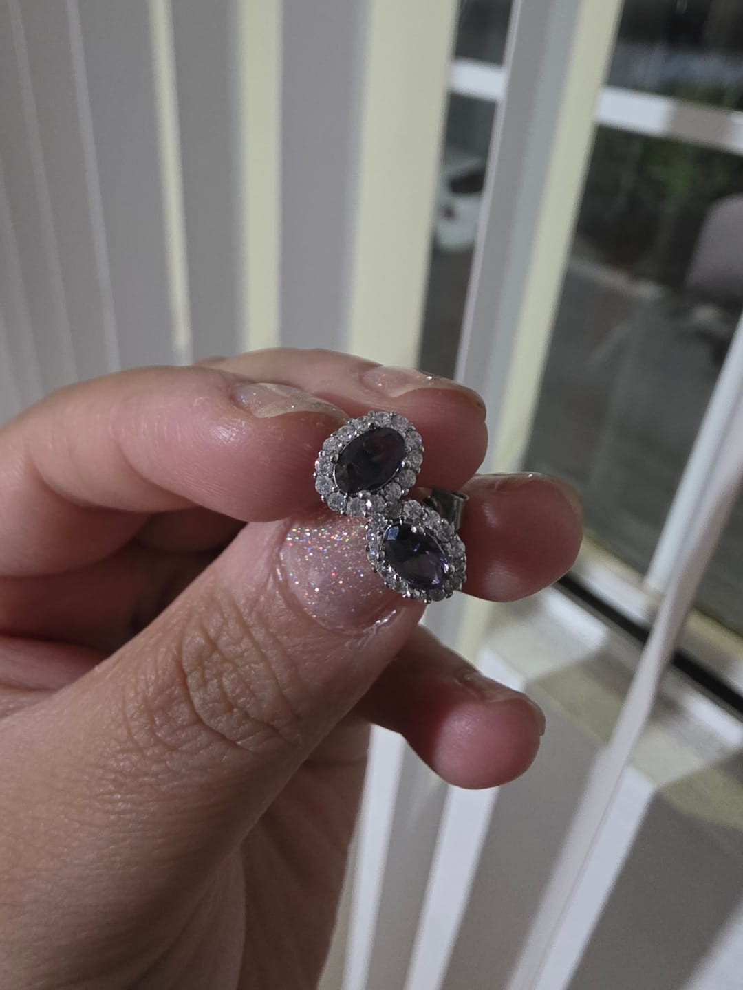 Customer photo review of Par Arete Ovalado Birthstone Plateado