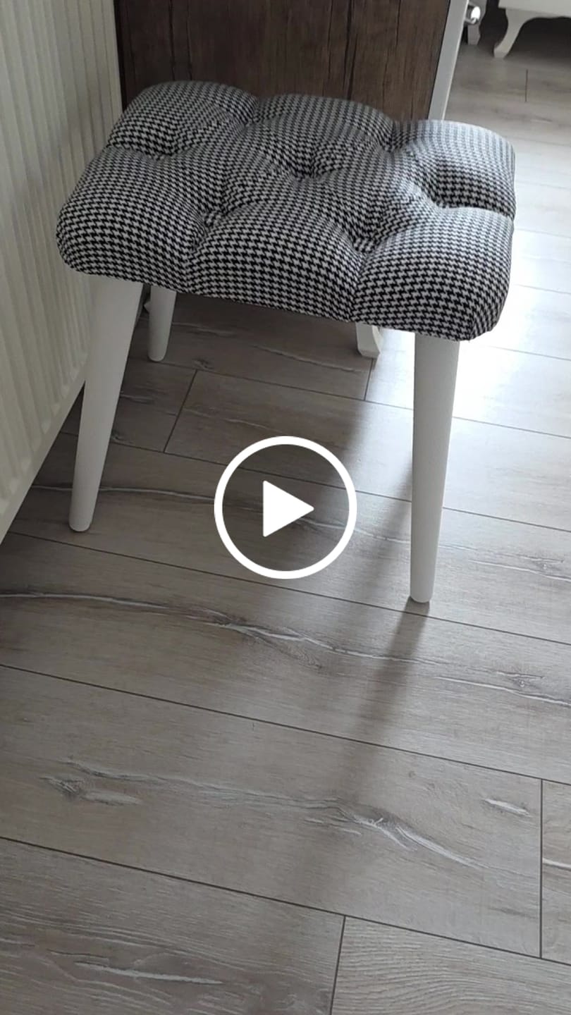 Customer video review of Rani BM101 Puf Ahşap Ayaklı Tabure Siyah - Beyaz Kazayağı Desenli